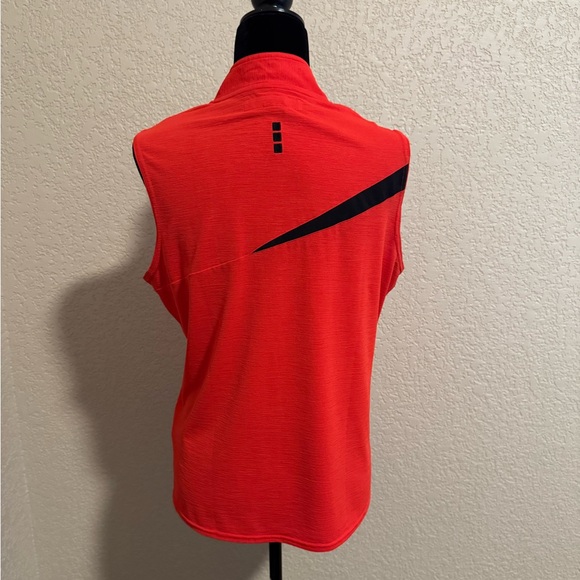 Red Sleeveless Women's Top - Picture 2 of 2